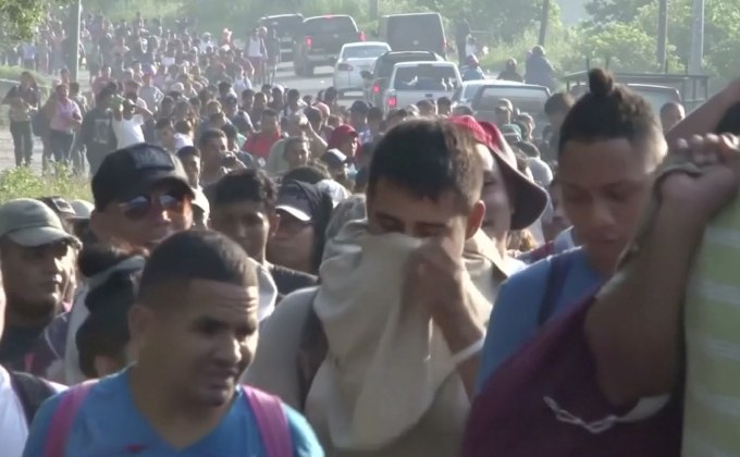 ผู้อพยพฮอนดูรัสเดินขบวนมุ่งหน้าสู่ชายแดนสหรัฐฯ