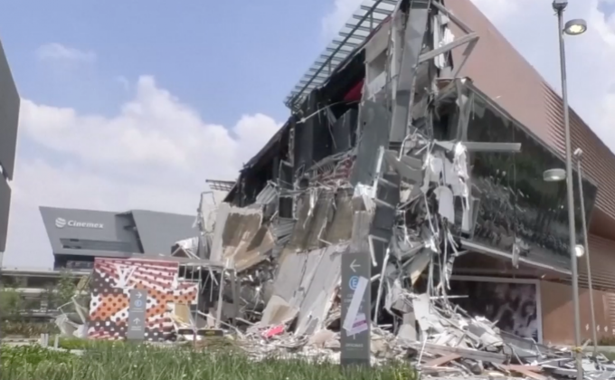 อาคารศูนย์การค้าหรูในเม็กซิโกถล่ม