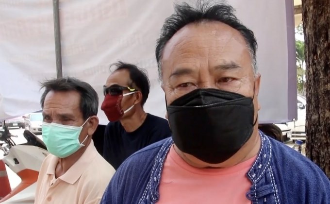 กำนันโร่แจ้งความฝรั่งรื้อด่านตรวจโควิดของหมู่บ้าน