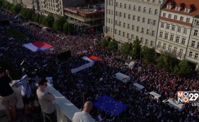 ชาวเช็กออกมาชุมนุมครั้งใหญ่ที่สุดในรอบ 30 ปี