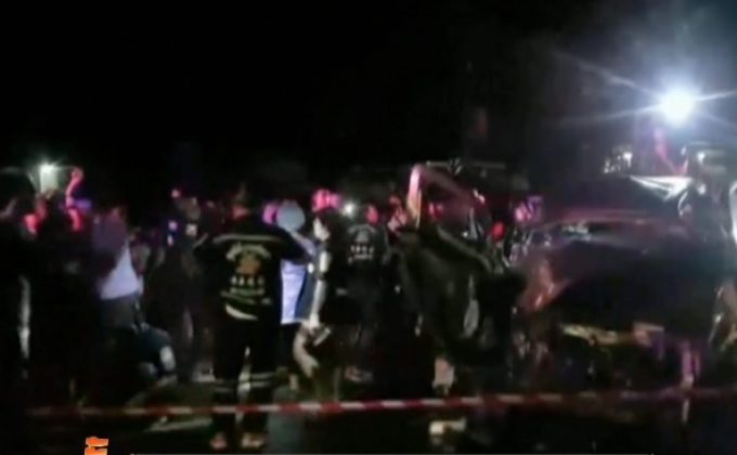 รถกระบะนักท่องเที่ยวชนรถบรรทุกพ่วง