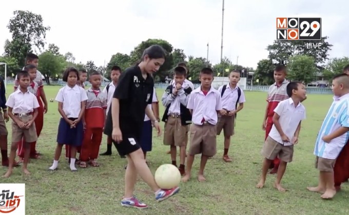 ครูสาวโชว์ลีลาเดาะบอล