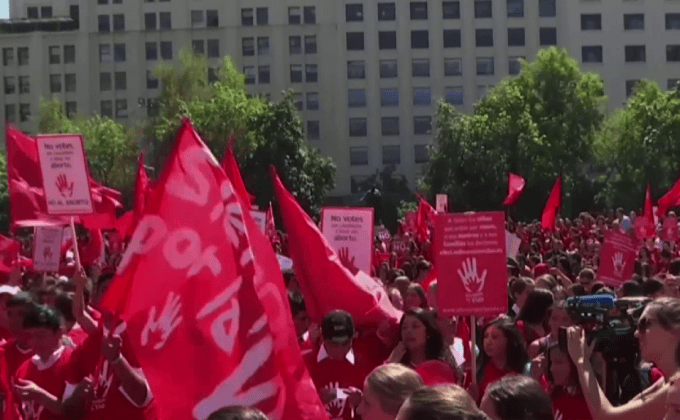 ประท้วงร่างกฎหมายทำแท้งในชิลี