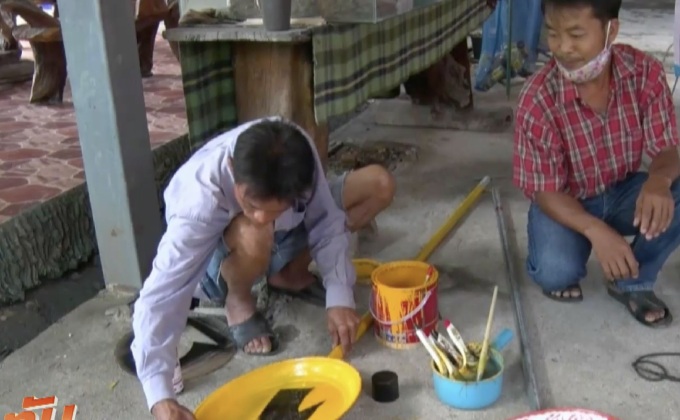 รีไซเคิลถาดเก่า เป็นป้ายสัญญาณจราจร ต้นทุนสุดถูก