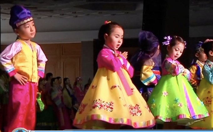 นิทรรศการแฟชั่นในเกาหลีเหนือ