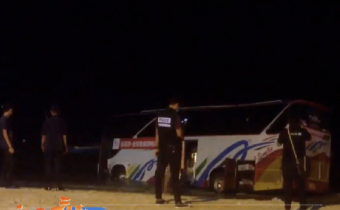 รถทัวร์เบรคแตกเสียหลักลงทะเล