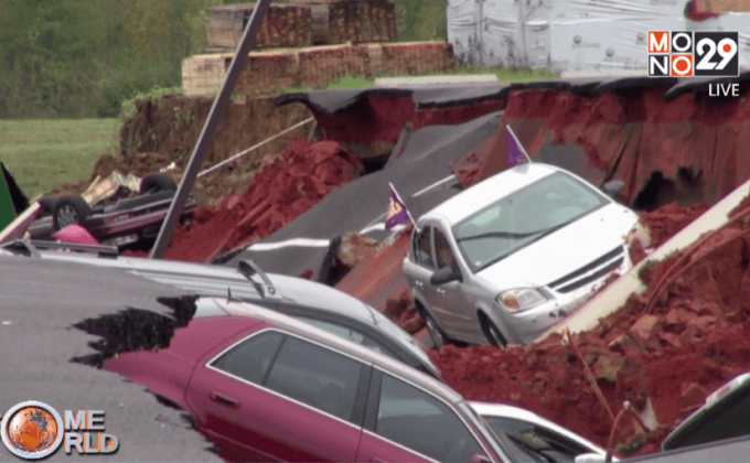 หลุมยุบกลางลานจอดรถในรัฐมิสซิสซิปปี