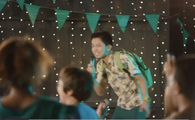 เพลงใหม่ล่าสุด “เอ้าจ๊วด” เพลงฮิตติดหู ที่จะทำให้คุณได้รู้ว่า  “คำว่าเพื่อนนั้นบ่เคยมีข้อแม้มาหา”