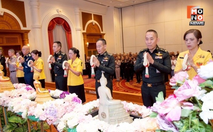 สำนักงานปลัดกระทรวงกลาโหมจัดพิธีสรงน้ำพระพุทธรูปเนื่องในโอกาสประเพณีวันสงกรานต์