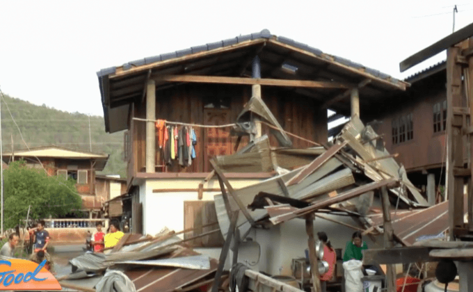 จ.พะเยา พายุโซนร้อนพัดกระหน่ำบ้านเรือน