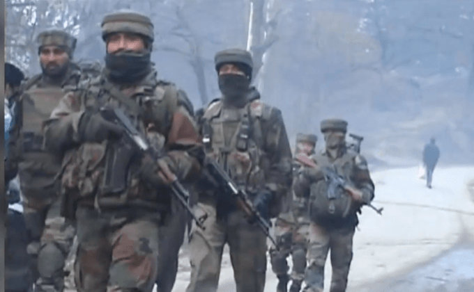 ทหารอินเดียปะทะกลุ่มติดอาวุธในแคชเมียร์