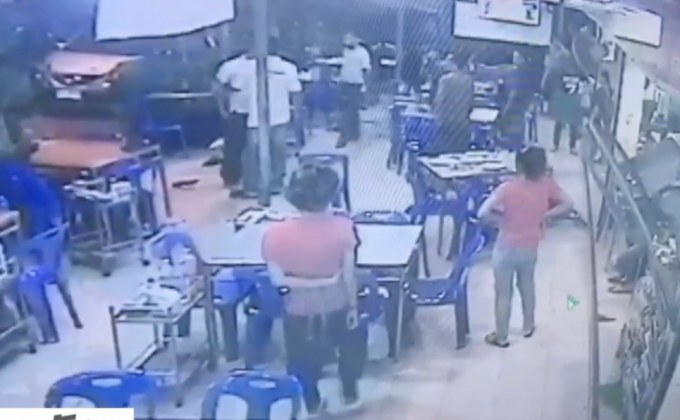 แฉคลิป “ดาบตำรวจ” เบ่งไม่จ่ายค่าอาหาร