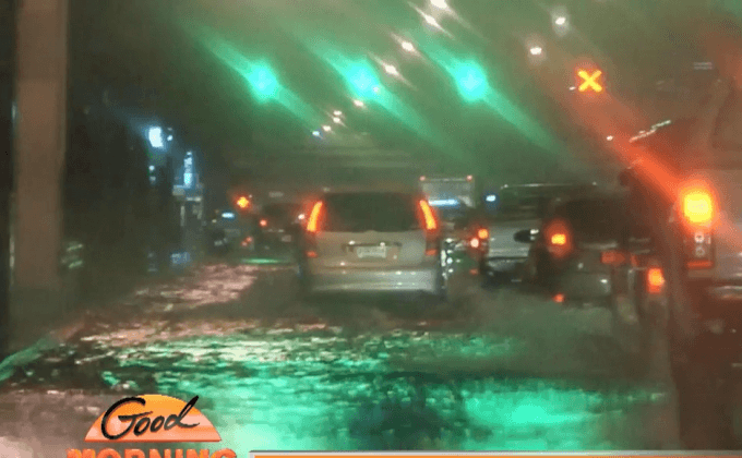 ฝนตกหนักน้ำท่วมขังกรุงเทพฯ