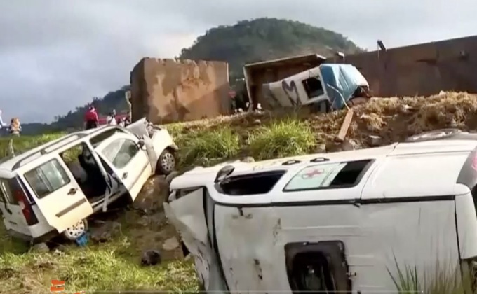 รถชน 3 คันรวดในบราซิล ดับอย่างน้อย 21 ราย