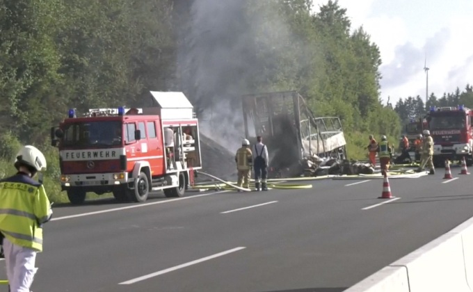 เหตุรถบัสชนรถบรรทุกในเยอรมนี ดับ 18