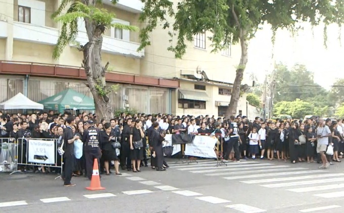 วันหยุดสุดท้ายปชช.เข้ากราบพระบรมศพล้นหลาม