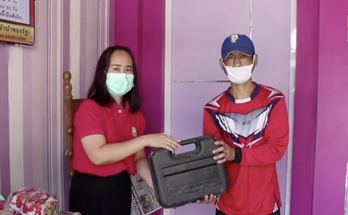 ชาวบ้านดีใจ ผู้ว่าฯ เลย ช่วยไถ่ถอนเครื่องมือทำมาหากิน