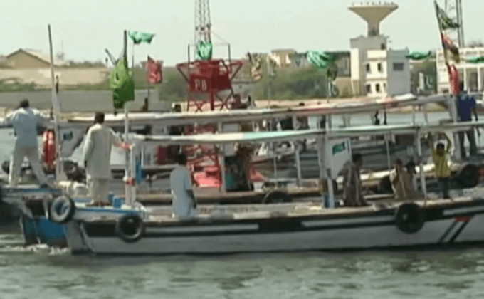 แข่งขันเรือยนต์ในวันชาติปากีสถาน