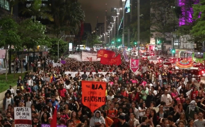 ชาวบราซิลเดินขบวนต่อต้านผู้ลงสมัครชิงปธน.