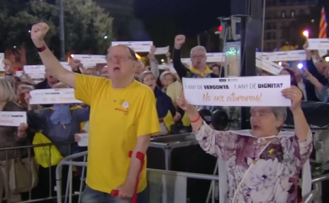 ชาวกาตาลันชุมนุมสนับสนุนอดีตผู้บริหารท้องถิ่นที่ถูกจับ