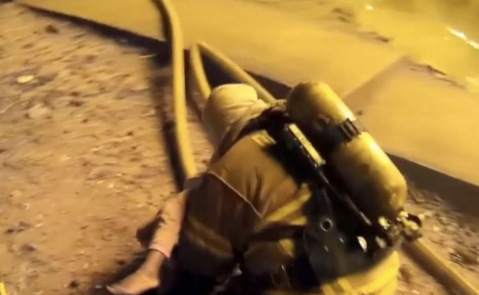 นาทีชีวิต โยนลูกจากระเบียงชั้น 3 หนีไฟไหม้