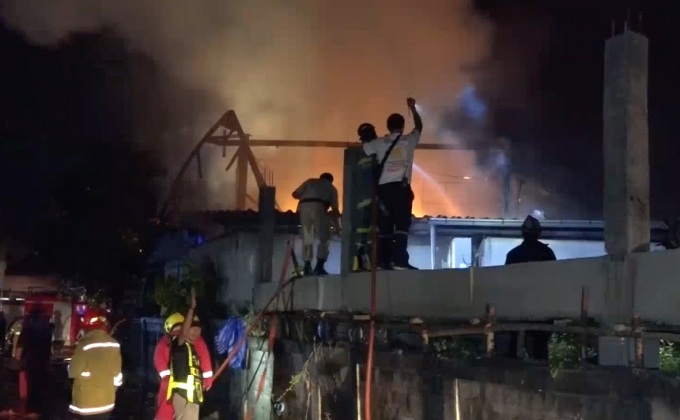 ไฟไหม้ร้านก๋วยเตี๋ยวยกล้อ จ.ขอนแก่น