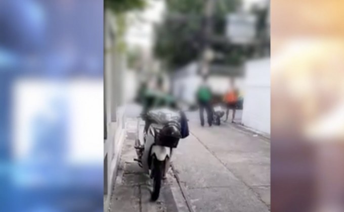 ​ตร.ปรับชายอ้างเป็นวิน จยย.มีปากเสียงกับ พนง.ส่งอาหาร