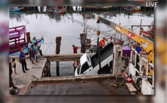 สะพานท่าเรือบางเสร่ยุบลงทะเล